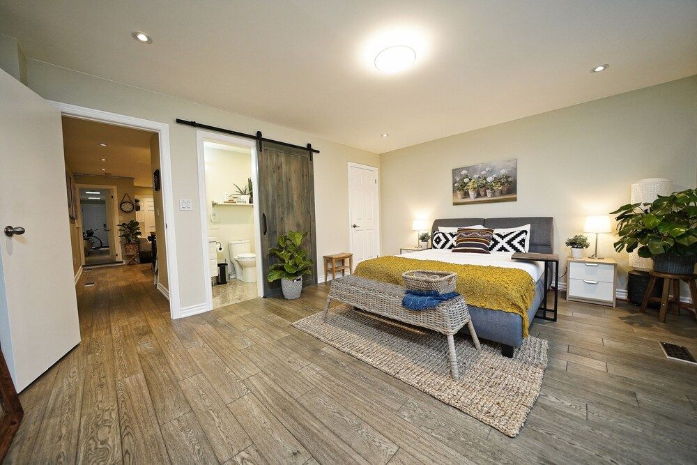 undefined The Bloorcourt Stays 10