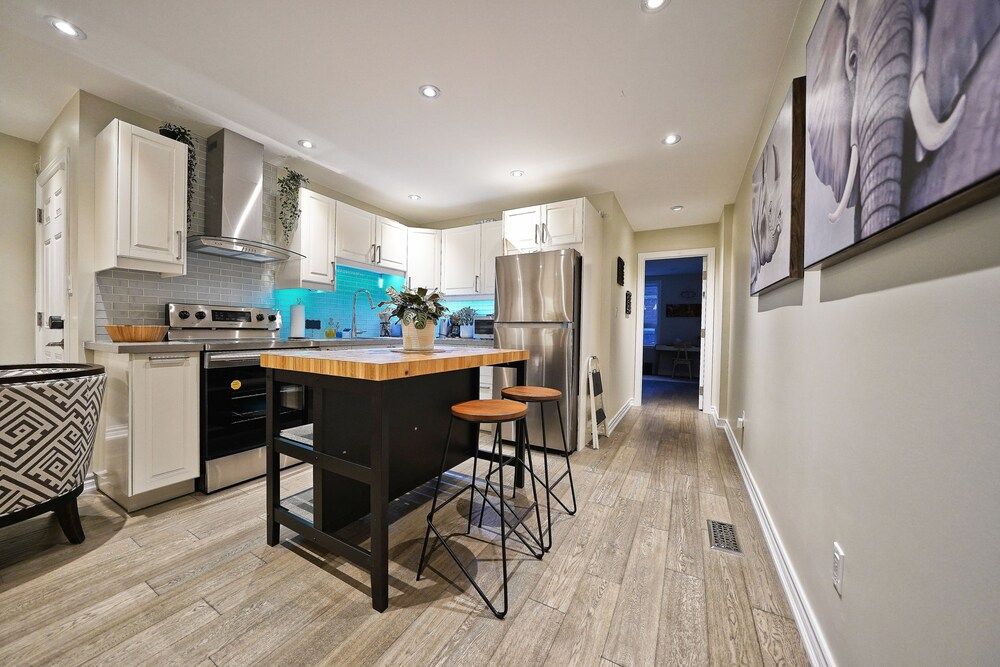 undefined The Bloorcourt Stays 7