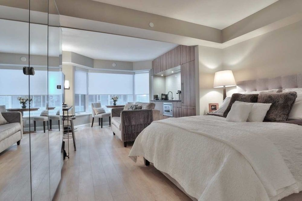 undefined AMAZING SUITES IN YORKVILLE 9