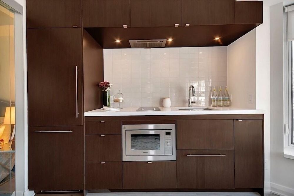 undefined AMAZING SUITES IN YORKVILLE 5