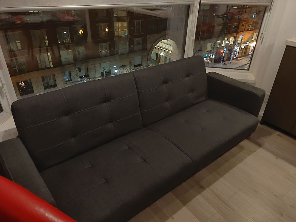 undefined AMAZING SUITES IN YORKVILLE 8