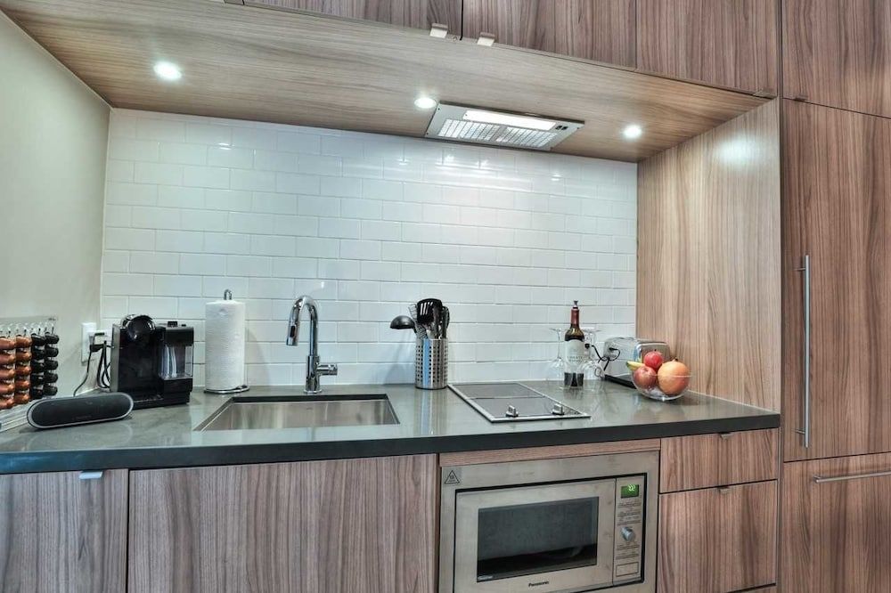 undefined AMAZING SUITES IN YORKVILLE 2