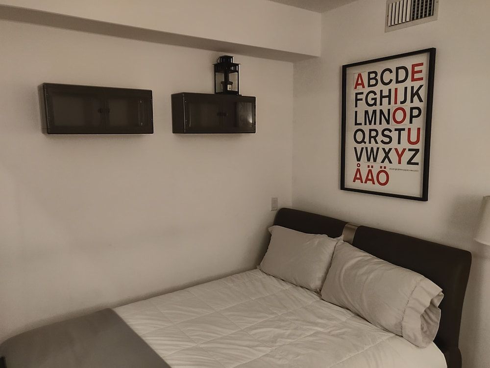 undefined AMAZING SUITES IN YORKVILLE 10