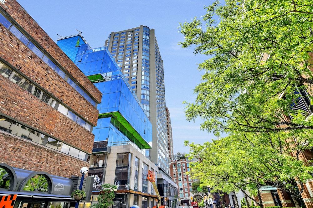 undefined Corner Suite - Yonge & Bloor 3