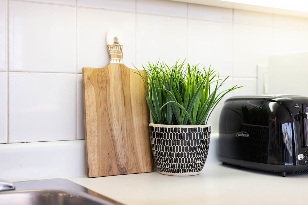 Corner Suite - Yonge & Bloor City Condo, 1 King Bed, Non Smoking 8