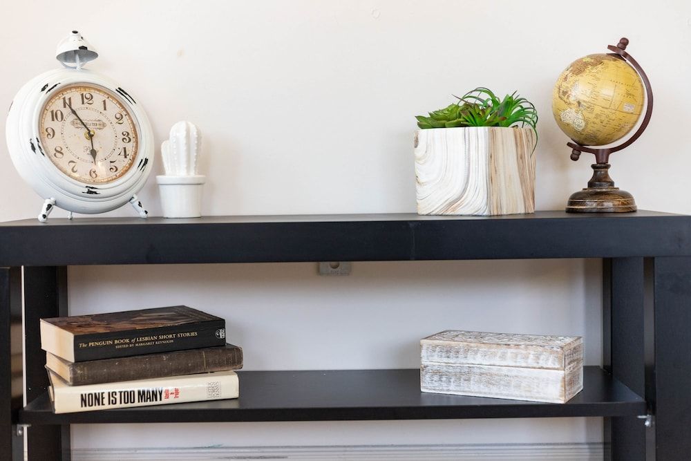 Corner Suite - Yonge & Bloor City Condo, 1 King Bed, Non Smoking 13