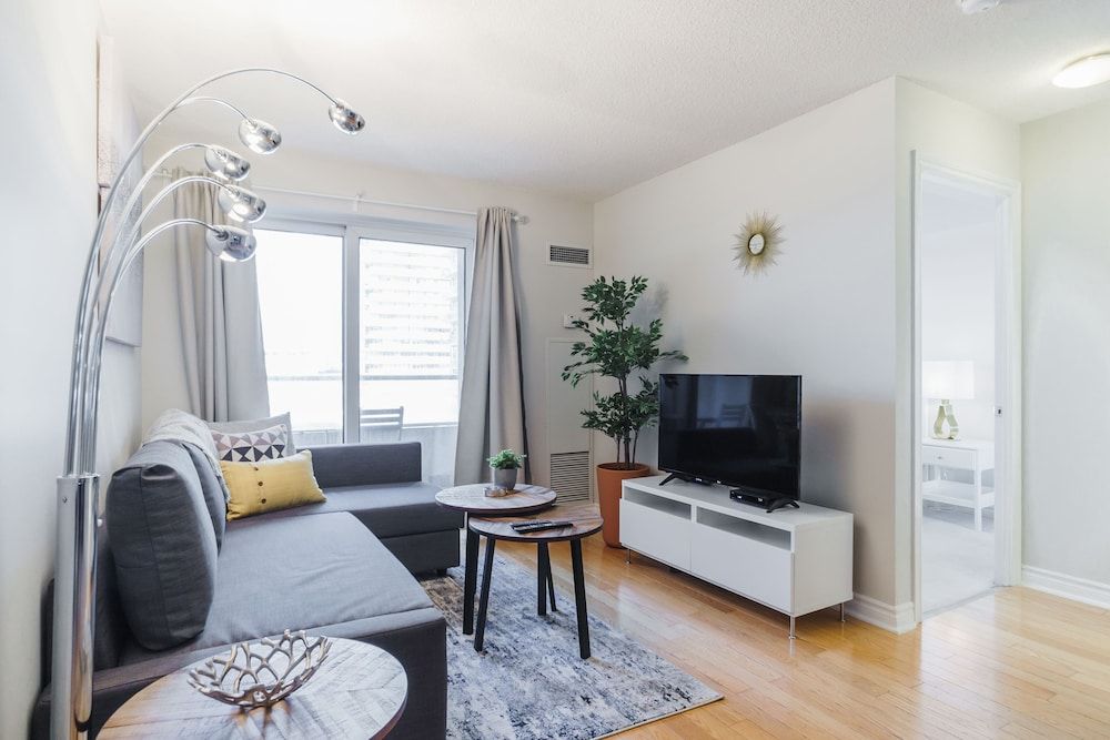 AOC Suites - Heart of Downtown  Condo Luxury Suite, 1 Bedroom, Balcony 12