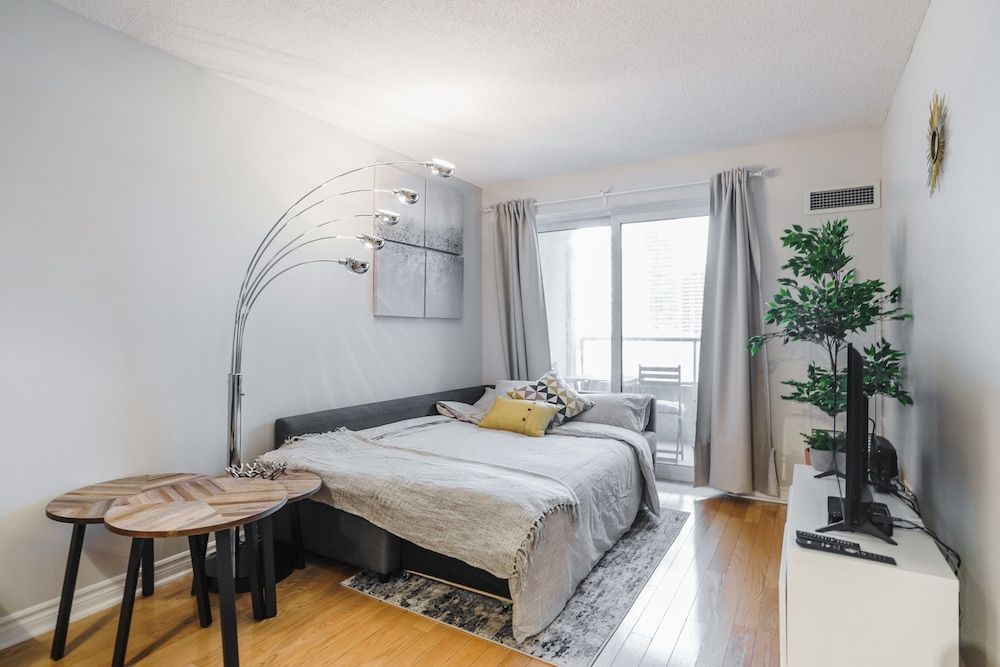 AOC Suites - Heart of Downtown  Condo Luxury Suite, 1 Bedroom, Balcony 6