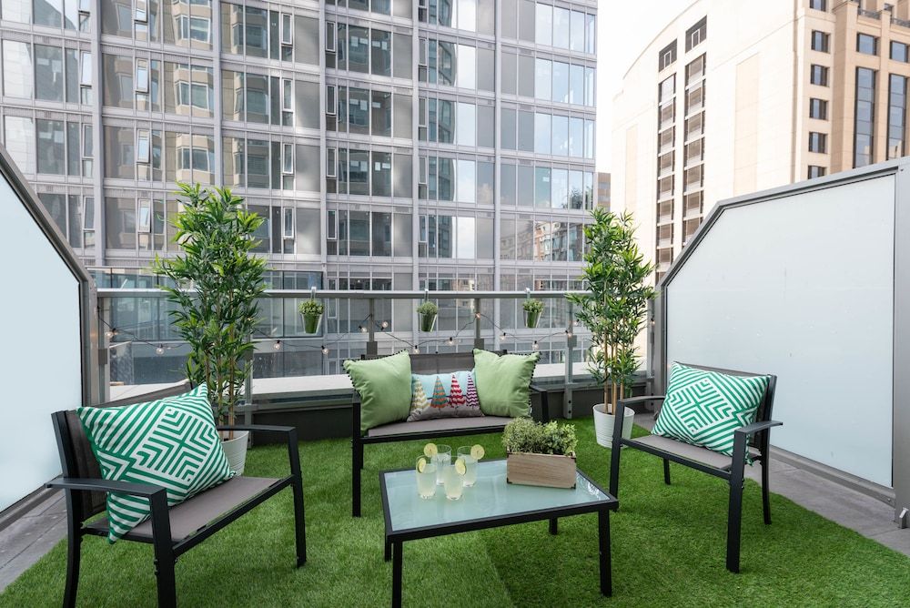 QuickStay Yorkville Paradise - Yonge & Bloor Luxury Condo, 1 Queen Bed with Sofa bed, Non Smoking 24