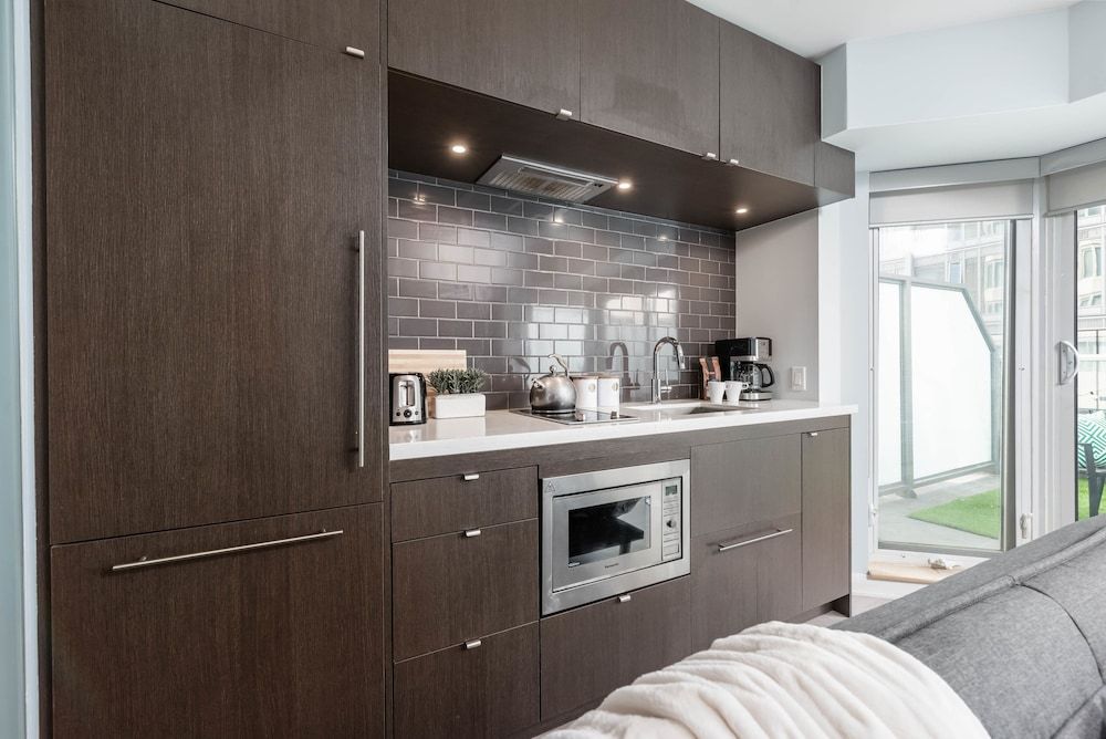 QuickStay Yorkville Paradise - Yonge & Bloor Luxury Condo, 1 Queen Bed with Sofa bed, Non Smoking 10