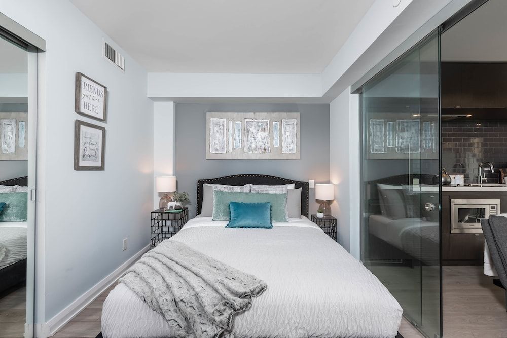 QuickStay Yorkville Paradise - Yonge & Bloor Luxury Condo, 1 Queen Bed with Sofa bed, Non Smoking 6