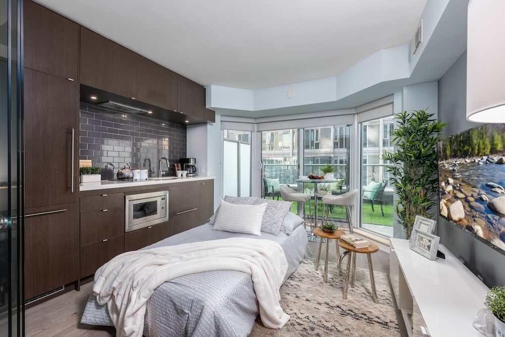 QuickStay Yorkville Paradise - Yonge & Bloor Luxury Condo, 1 Queen Bed with Sofa bed, Non Smoking 5