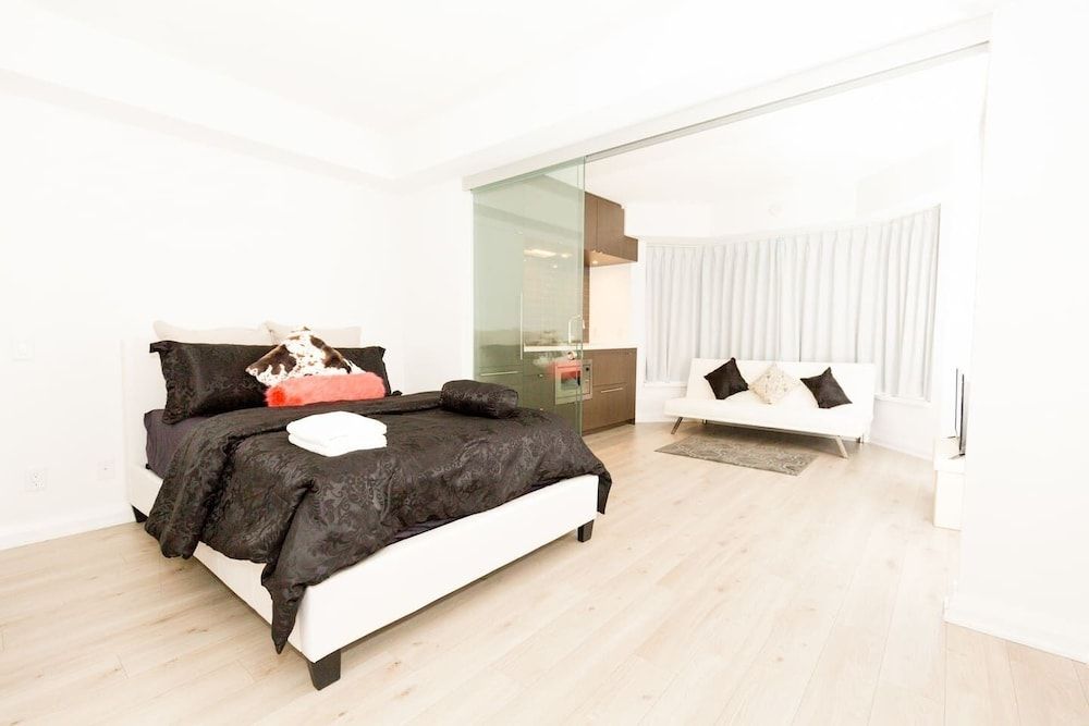 undefined Executive Classdowntown Luxury Condo@yorkville 9