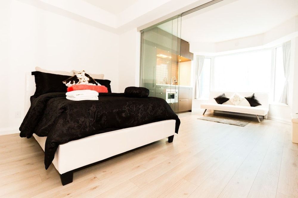 undefined Executive Classdowntown Luxury Condo@yorkville 10