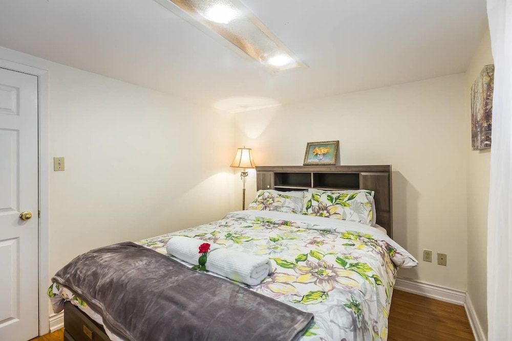 undefined Retreat to a Beautiful Suite in Toronto 4