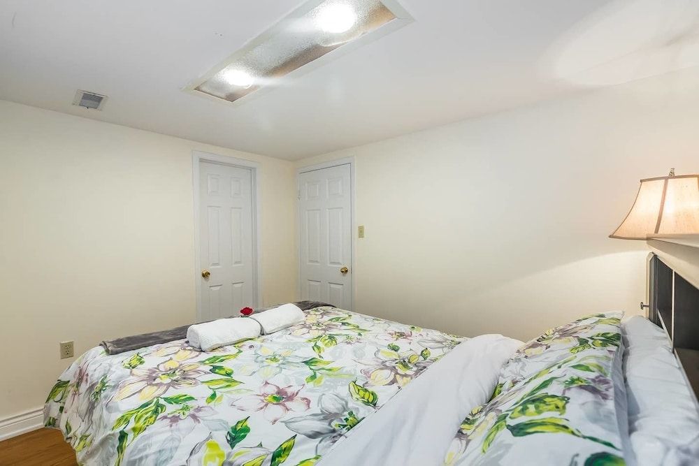 undefined Retreat to a Beautiful Suite in Toronto 5