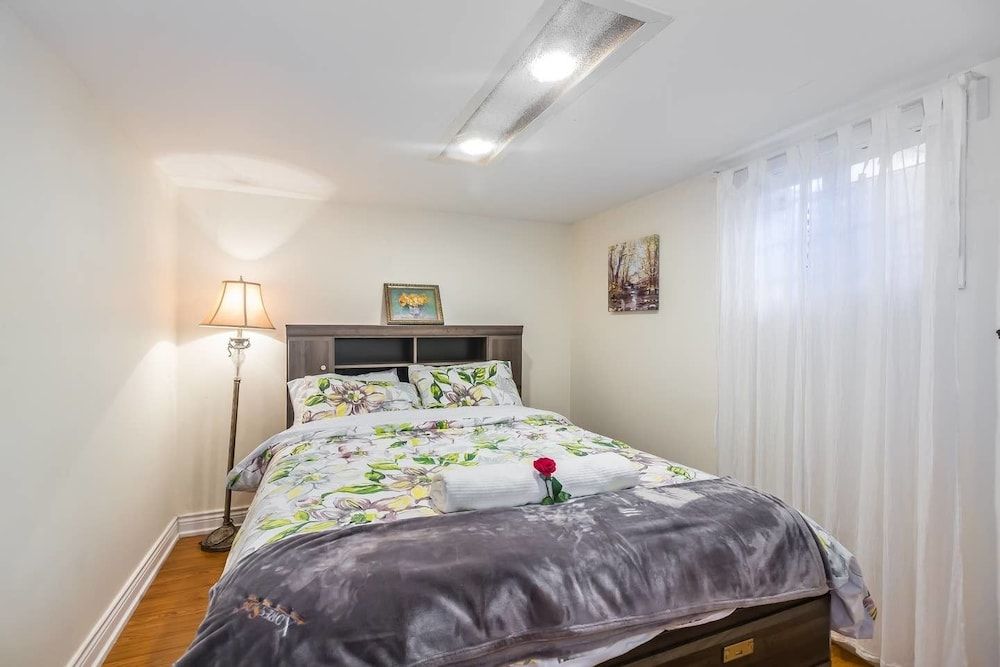 undefined Retreat to a Beautiful Suite in Toronto 6