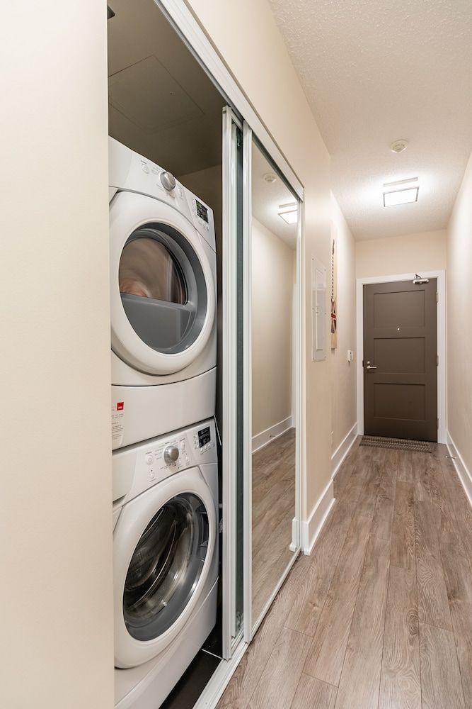 GLOBALSTAY. Modern Downtown Apartments Business Apartment, 1 Bedroom, Kitchen, City View 4