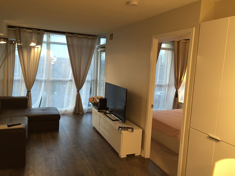 A&A Suites in the heart of Downtown Toronto Deluxe Apartment, City View 17
