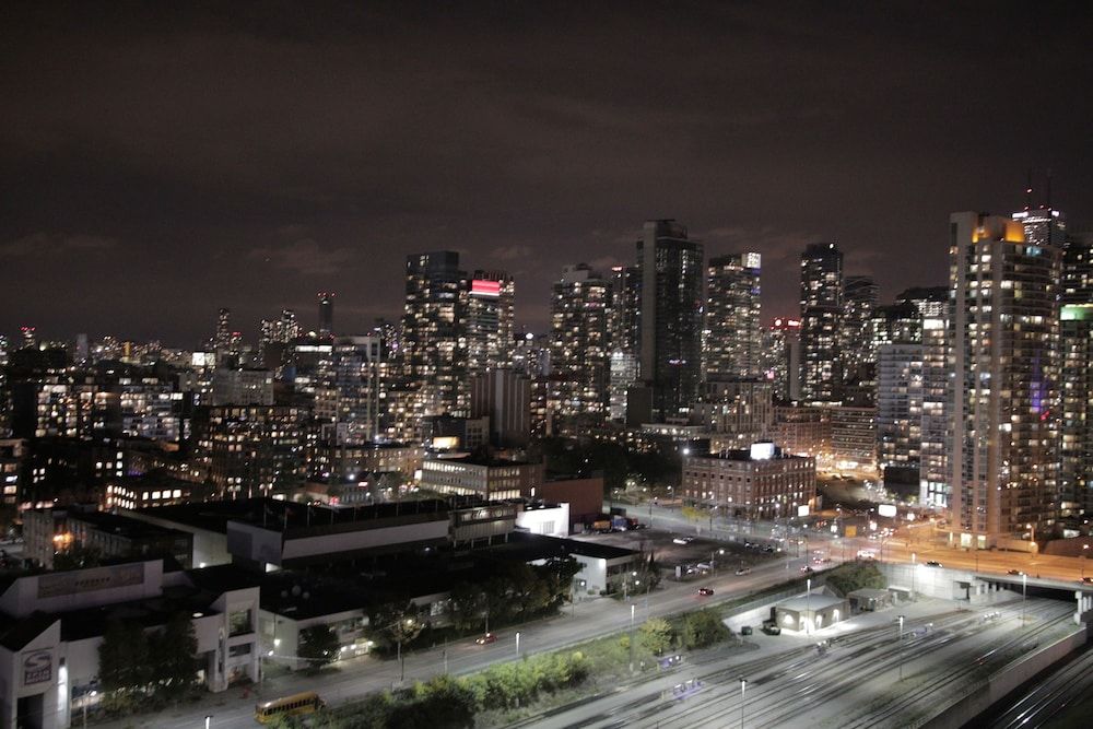 A&A Suites in the heart of Downtown Toronto Deluxe Apartment, City View 30