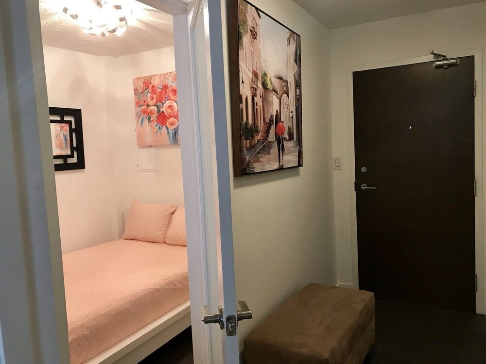 undefined CN Tower View Design apart 3BD-2BA DT 9