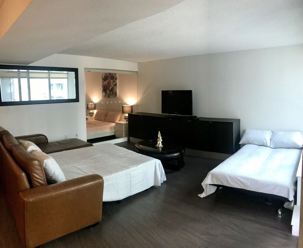 CN Tower View Design apart 3BD-2BA DT City Apartment, Multiple Beds, Non Smoking, City View 27