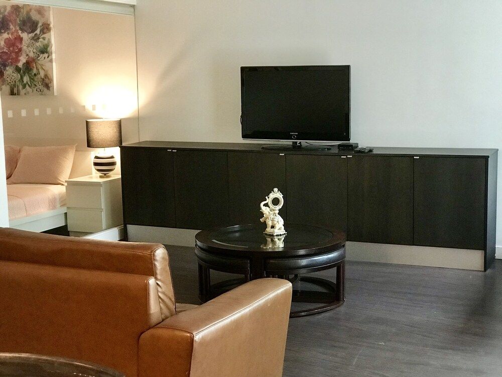 CN Tower View Design apart 3BD-2BA DT City Apartment, Multiple Beds, Non Smoking, City View 24