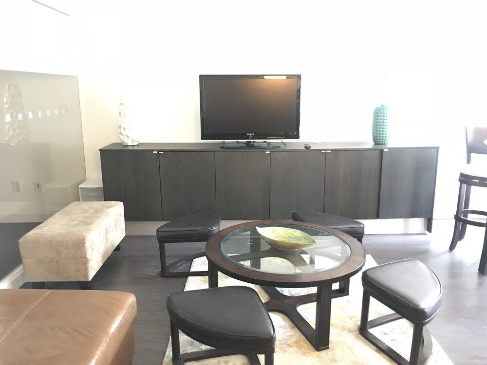 CN Tower View Design apart 3BD-2BA DT City Apartment, Multiple Beds, Non Smoking, City View 26