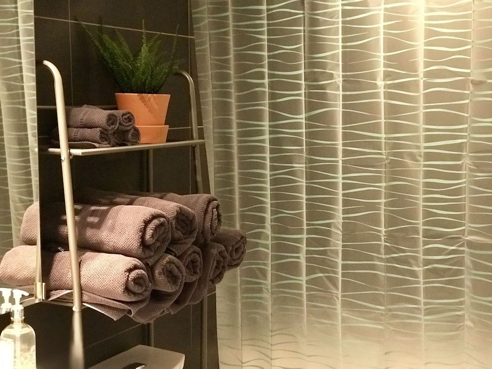 CN Tower View Design apart 3BD-2BA DT City Apartment, Multiple Beds, Non Smoking, City View 38