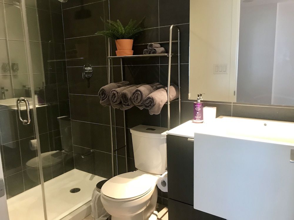 CN Tower View Design apart 3BD-2BA DT City Apartment, Multiple Beds, Non Smoking, City View 36