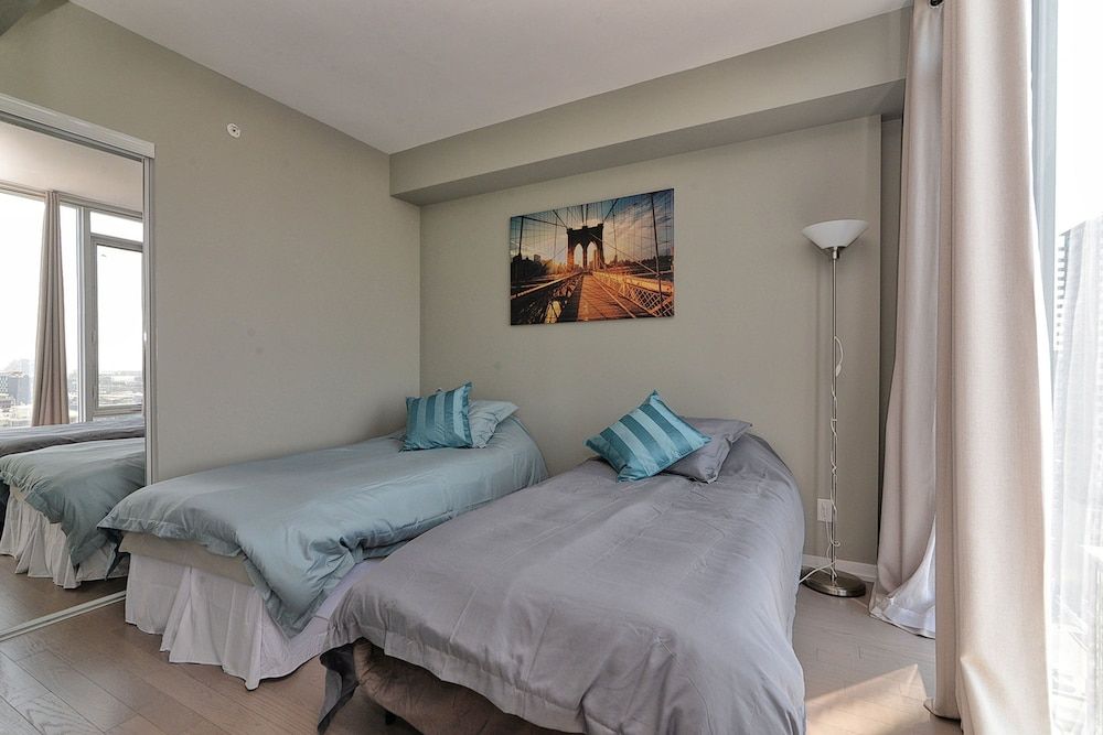 Applewood Suites - Toronto Peter Street City Apartment, Multiple Beds, Non Smoking
