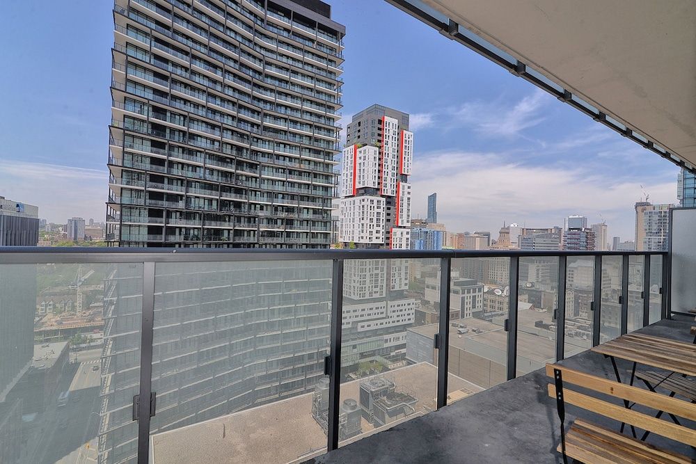 Applewood Suites - Toronto Peter Street City Apartment, Multiple Beds, Non Smoking 4