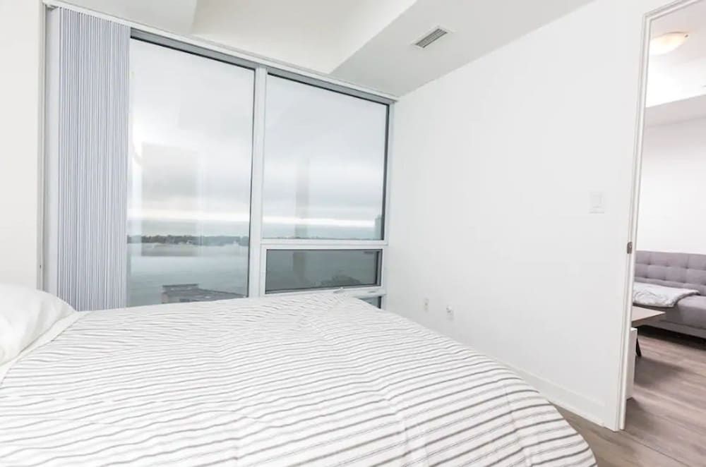 Applewood Suites - Toronto Peter Street City Condo, 1 Queen Bed with Sofa bed, Non Smoking, City View 10