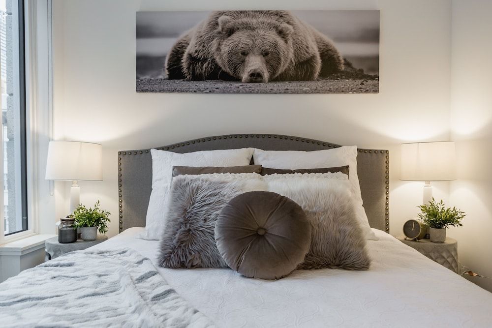 QuickStay - Classy & Rustic Downtown Condo Apartment (1 Bedroom) 3