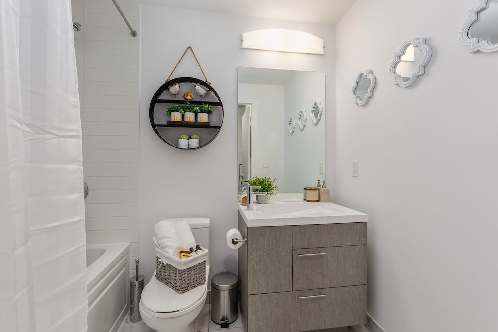 QuickStay - Classy & Rustic Downtown Condo Apartment (1 Bedroom) 8