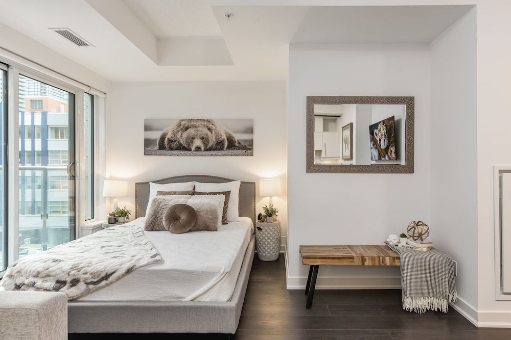 QuickStay - Classy & Rustic Downtown Condo Apartment (1 Bedroom) 2