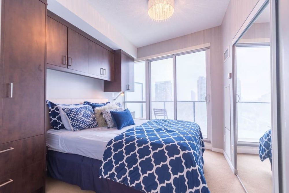 undefined HomeHop - Maple Leaf Square 5