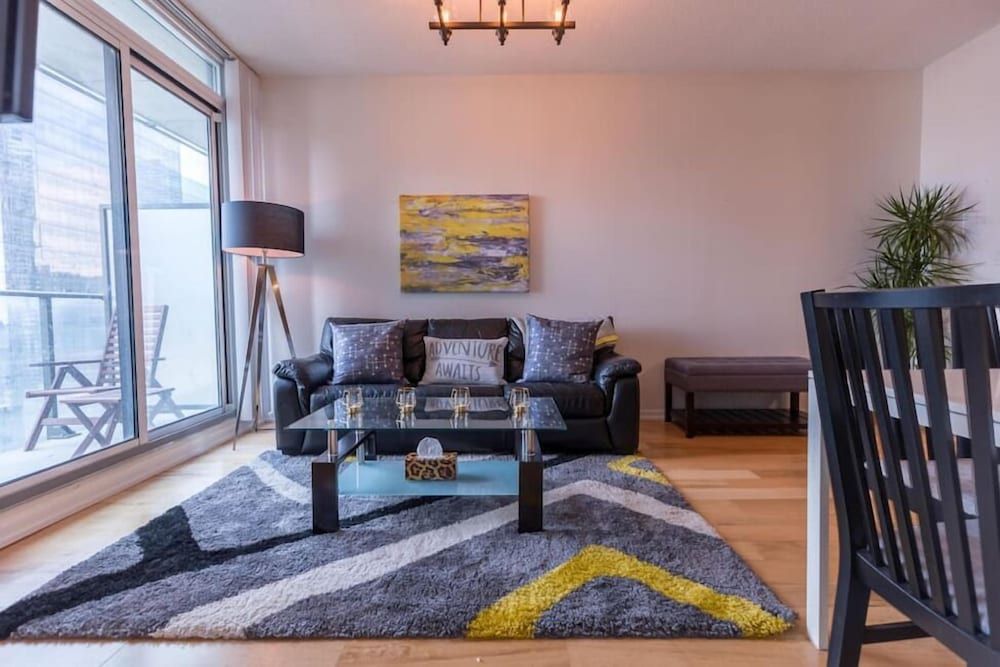 HomeHop - Maple Leaf Square Luxury Apartment, Multiple Beds, Non Smoking, City View 9