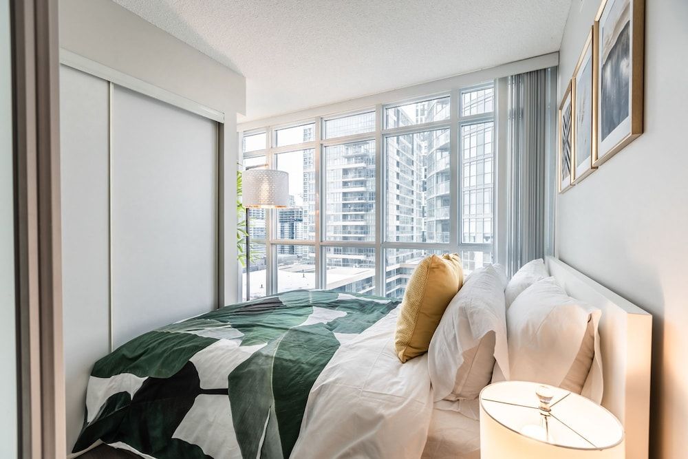 undefined Platinum Suites - Stunning Waterfront 2 Bed 2 Bath 8