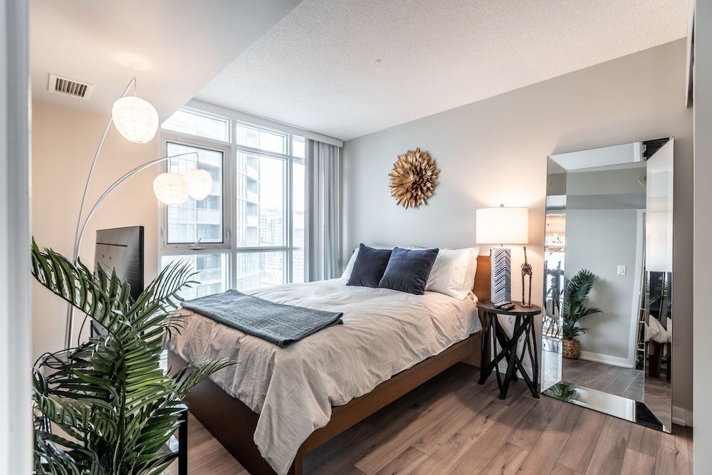 undefined Platinum Suites - Stunning Waterfront 2 Bed 2 Bath