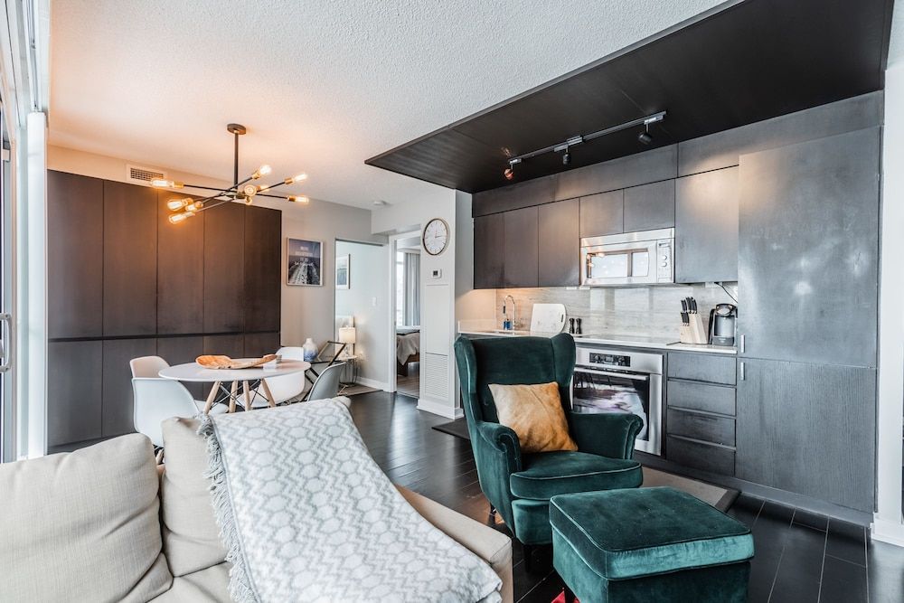 undefined Platinum Suites - Stunning Waterfront 2 Bed 2 Bath 3