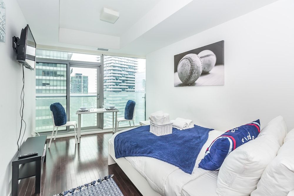 New!! Couples Retreat.luxury Condo.central Apartment (1 Bedroom) 2