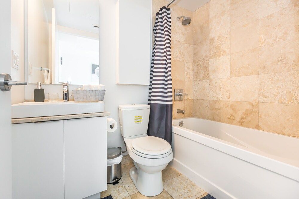 New!! Couples Retreat.luxury Condo.central Apartment (1 Bedroom) 20