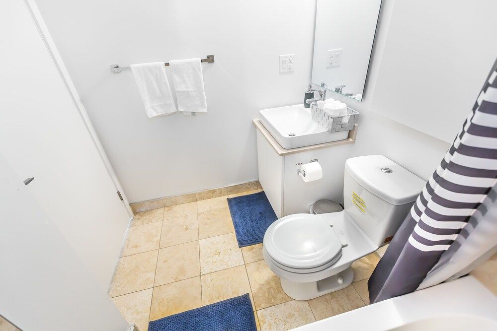 New!! Couples Retreat.luxury Condo.central Apartment (1 Bedroom) 19