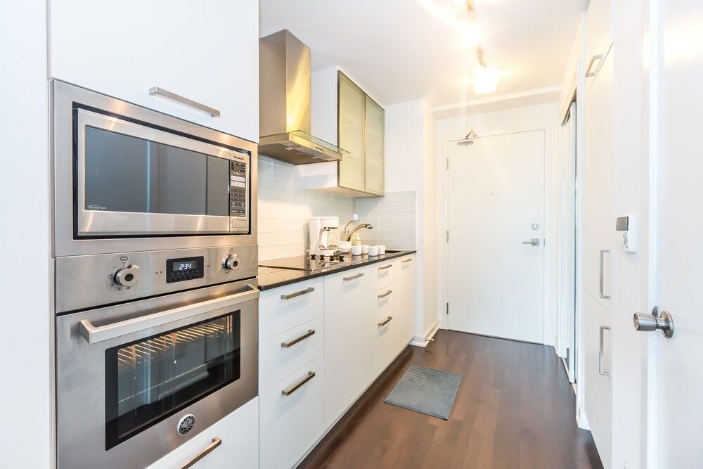 New!! Couples Retreat.luxury Condo.central Apartment (1 Bedroom)