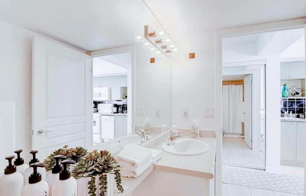 Globalstay Yonge St Condos Deluxe Studio, Kitchen, City View 2