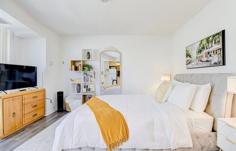 Globalstay Yonge St Condos Deluxe Studio, Kitchen, City View