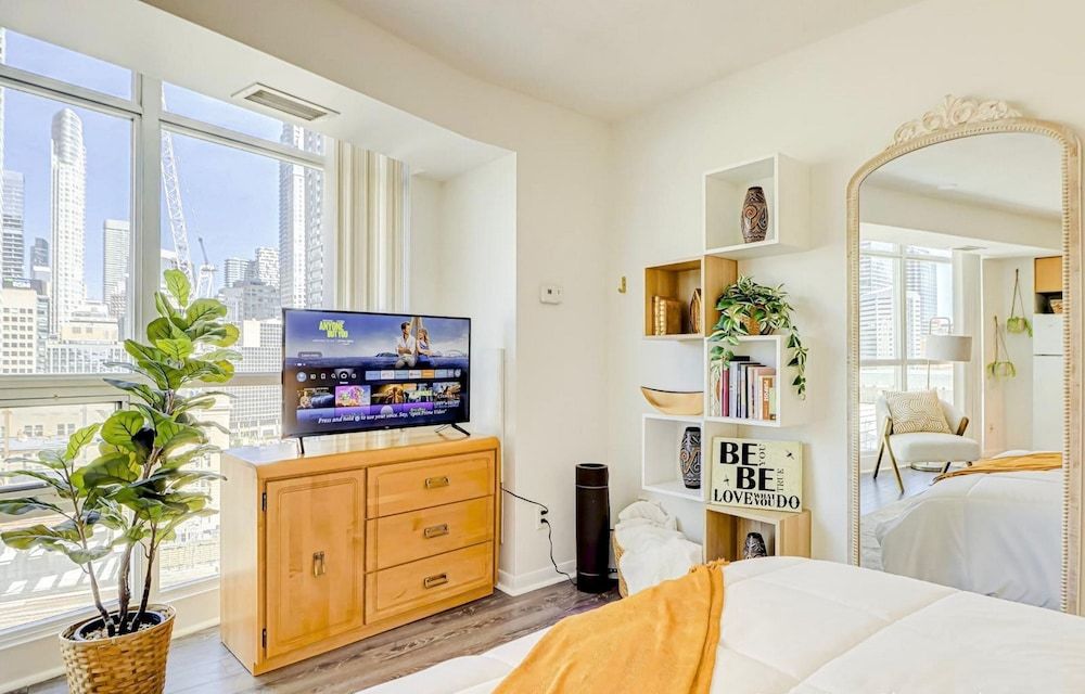 Globalstay Yonge St Condos Deluxe Studio, Kitchen, City View 4