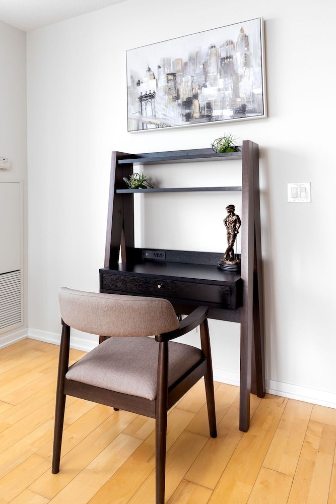 TopLine Suites - Ice Condos Deluxe Condo, Partial Lake View 10