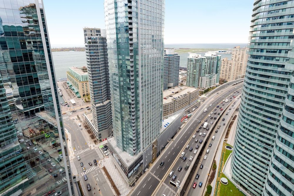 TopLine Suites - Ice Condos Deluxe Condo, Partial Lake View 6